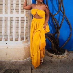 Halter Neck Flowy Dress!